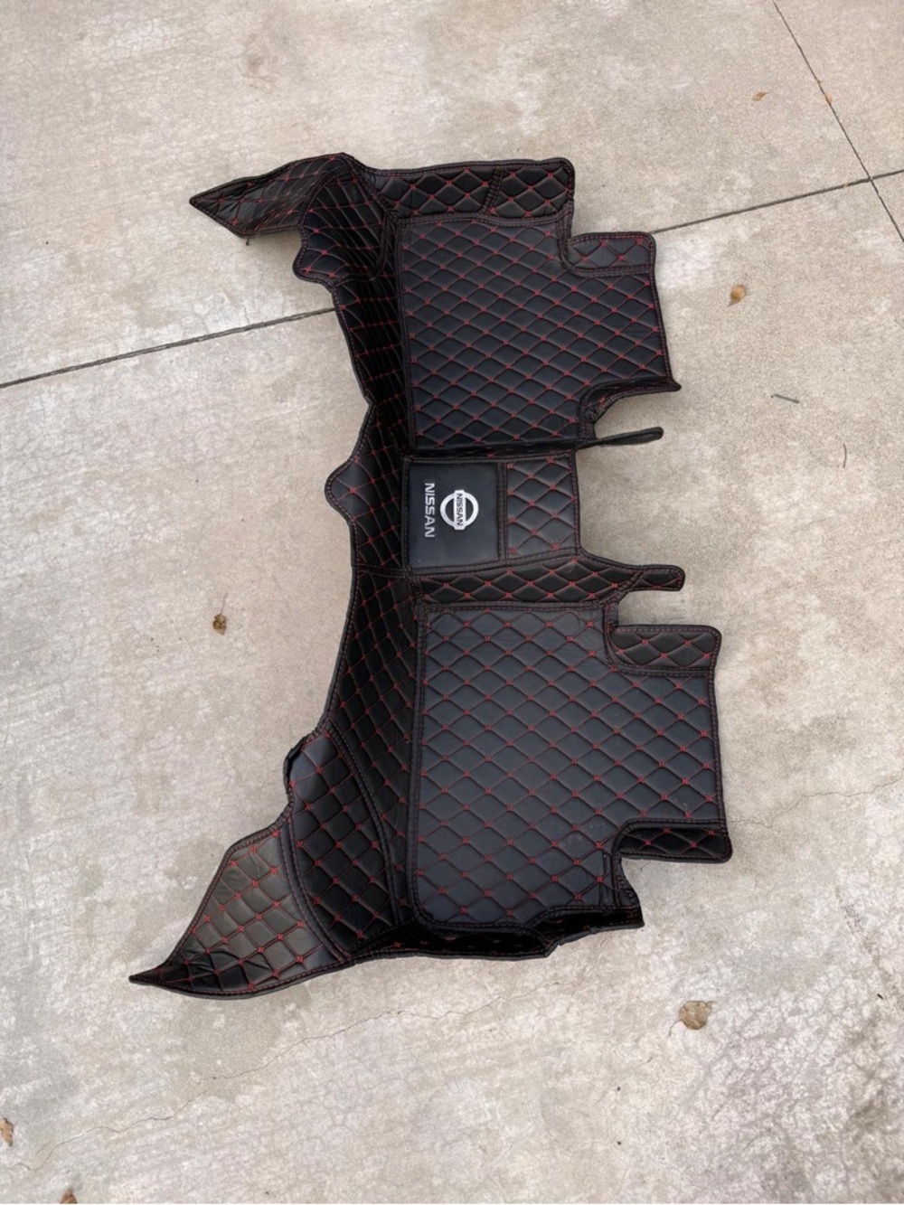 Nissan Quilted Black Floor Mat with Red Stitching